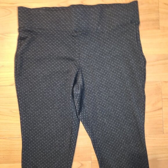Torrid Black Leggings || sz 1 || Excellent Condition - Picture 5 of 9